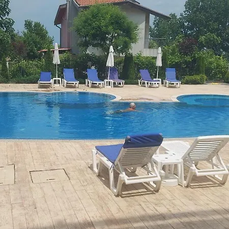 Rs 27 на плажа с вълшебна гледка към морето, напълно оборудвана кухня и безплатен паркинг, със самостоятелен басейн, балкон и асансьор самостоятелен душ и тоалетна местоположение Lejlighed